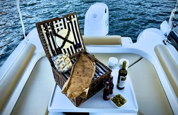 Vino, agua y paisaje en Ribeira Sacra | Ruta fluvial y viñedos