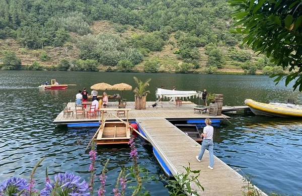 Navegando por Ribeira Sacra | Ruta exclusiva en barco Navegando por Ribeira Sacra | Ruta exclusiva en barco