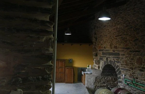 A Pinguela | Bodega en antigua construcción