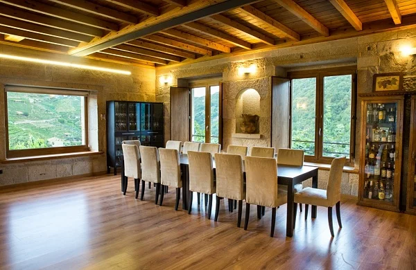 Vino, agua y paisaje en Ribeira Sacra | Ruta fluvial y viñedos