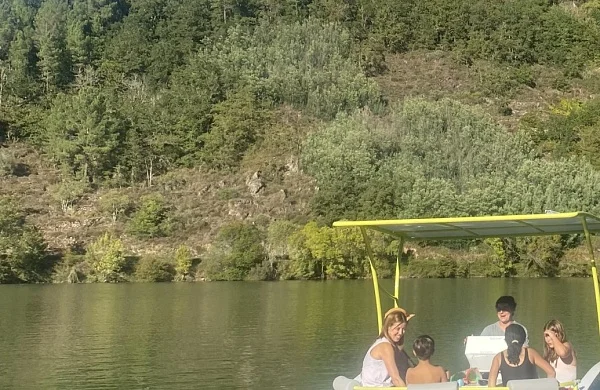 Alquiler de barco en Ribeira Sacra | Experiencia sin titulación Alquiler de barco en Ribeira Sacra | Experiencia sin titulación
