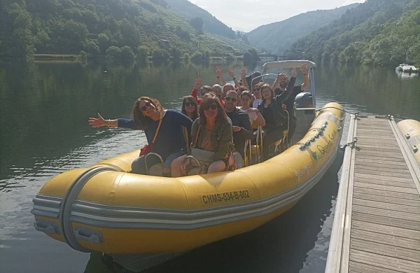 Fiordos gallegos | Paseo en barco por la Ribeira Sacra