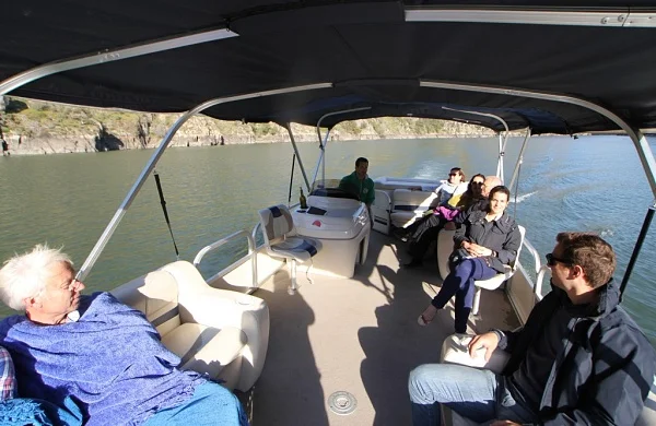 Catamarán en Cañones del Sil | Navegación entre viñedos