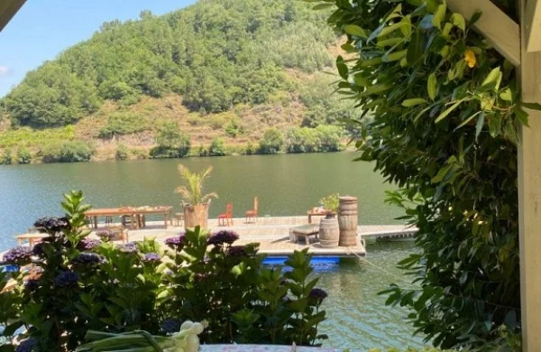 Navegando por Ribeira Sacra | Ruta exclusiva en barco Navegando por Ribeira Sacra | Ruta exclusiva en barco