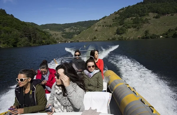 Fiordos gallegos | Paseo en barco por la Ribeira Sacra