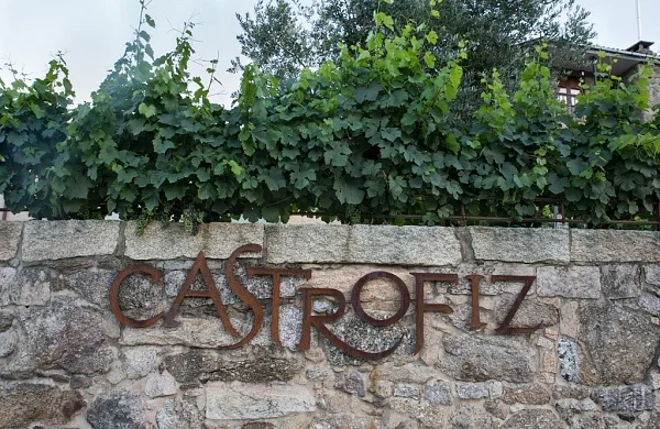 Vino, agua y paisaje en Ribeira Sacra | Ruta fluvial y viñedos