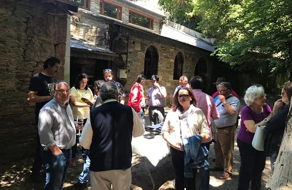 Entre covas de Valdeorras | Vino en espacios tradicionales