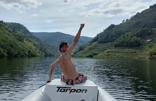 Vino, agua y paisaje en Ribeira Sacra | Ruta fluvial y viñedos
