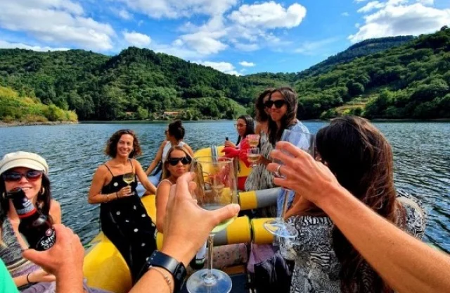 Fiordos gallegos | Paseo en barco por la Ribeira Sacra